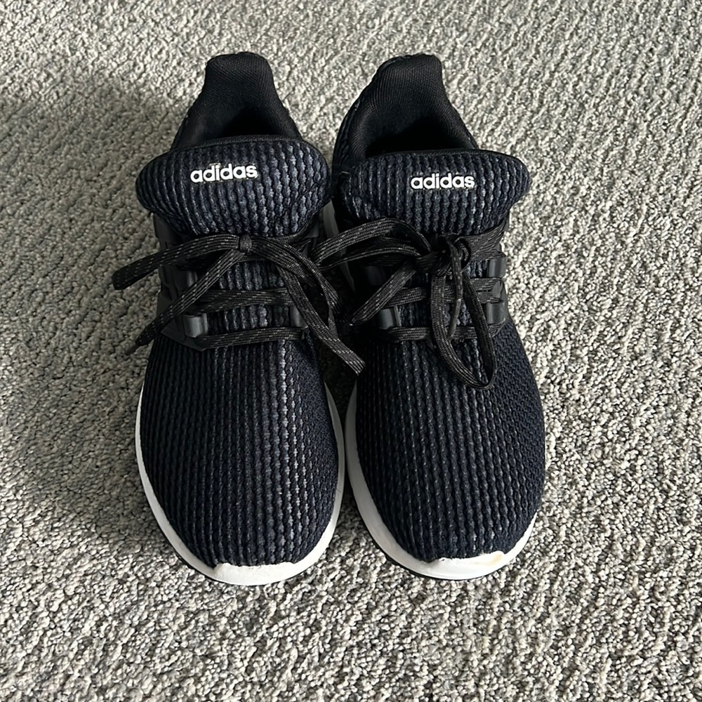 Mens size 8 black adidas sneakers